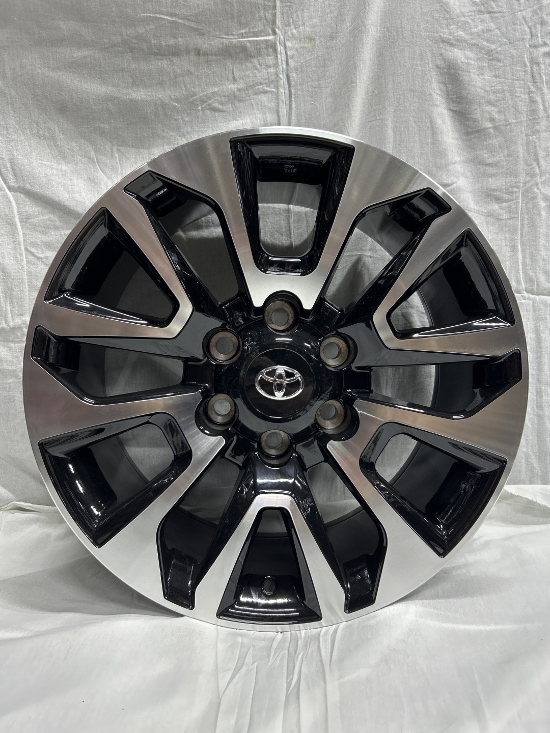 SSR 125 8x18/6x139.7 D106.2 ET25 черный, серебристый