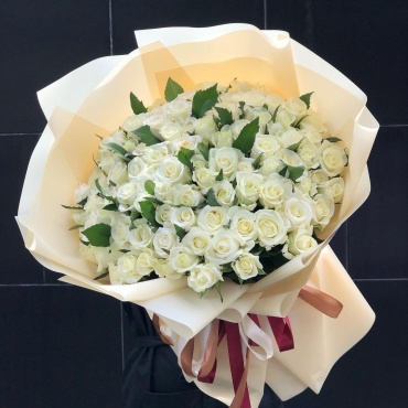 Bestflowers моно-букет в оформлении роза 101 шт 50 см