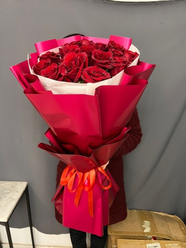 Gulim Flowers моно-букет с открыткой роза 15 шт 100 см