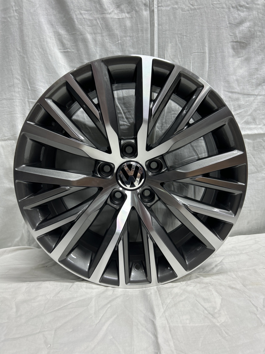 SSM 1203 8x17/5x112 D57.1 ET41 графит, серебристый
