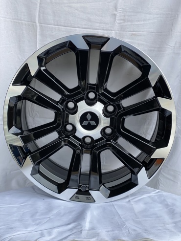 RNO YL7888 7.5x18/6x139.7 D67.1 ET30 4 диска черный, серебристый