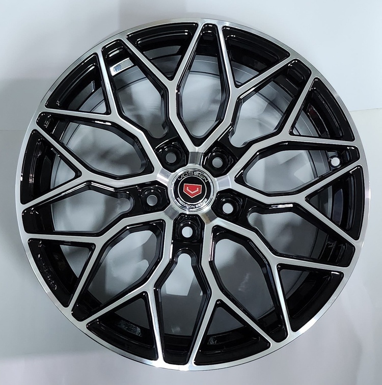 Vossen 555 7.5x17/5x114.3 D67.1 ET35 черный, серебристый
