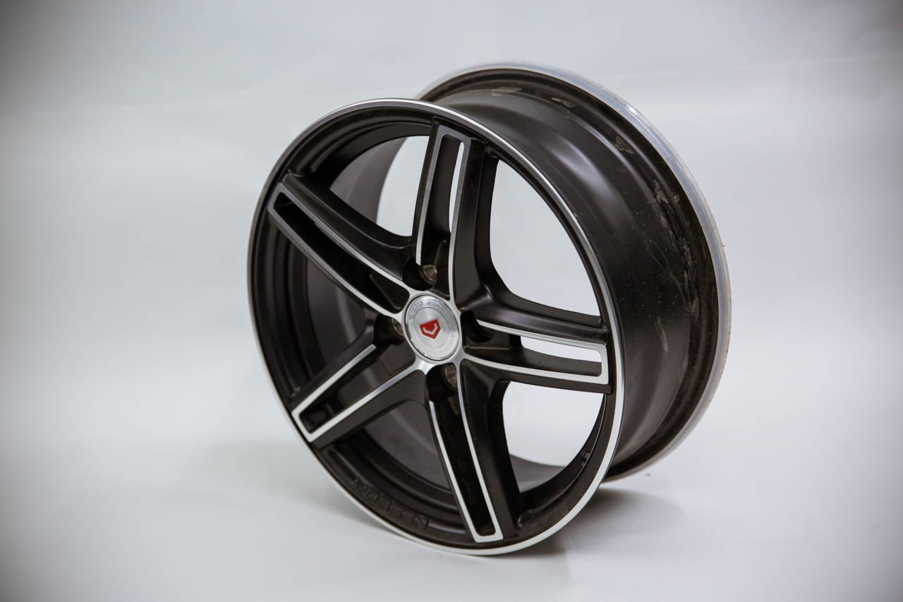 Vossen CV5 6x15/4x100 D73.1 ET35 черный