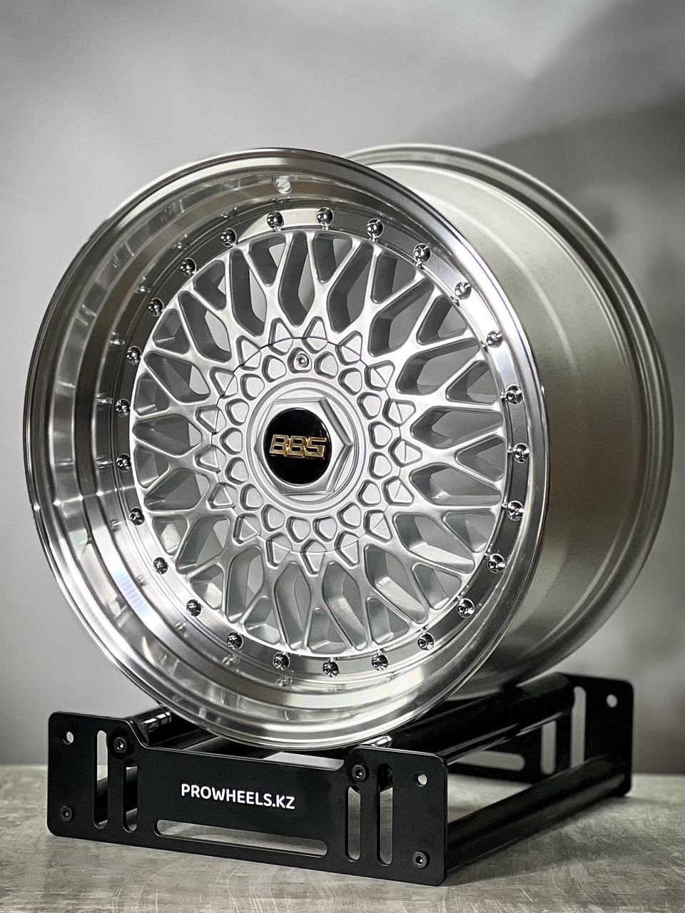 Купить Pro Wheels 309572 8.5/10x17/5x120 D74.1 ET20.15 4 диска ...