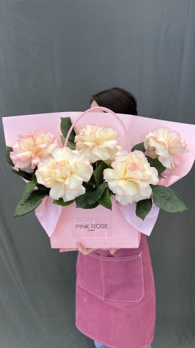 Pink rose композиция с открыткой роза 5 шт 60 см