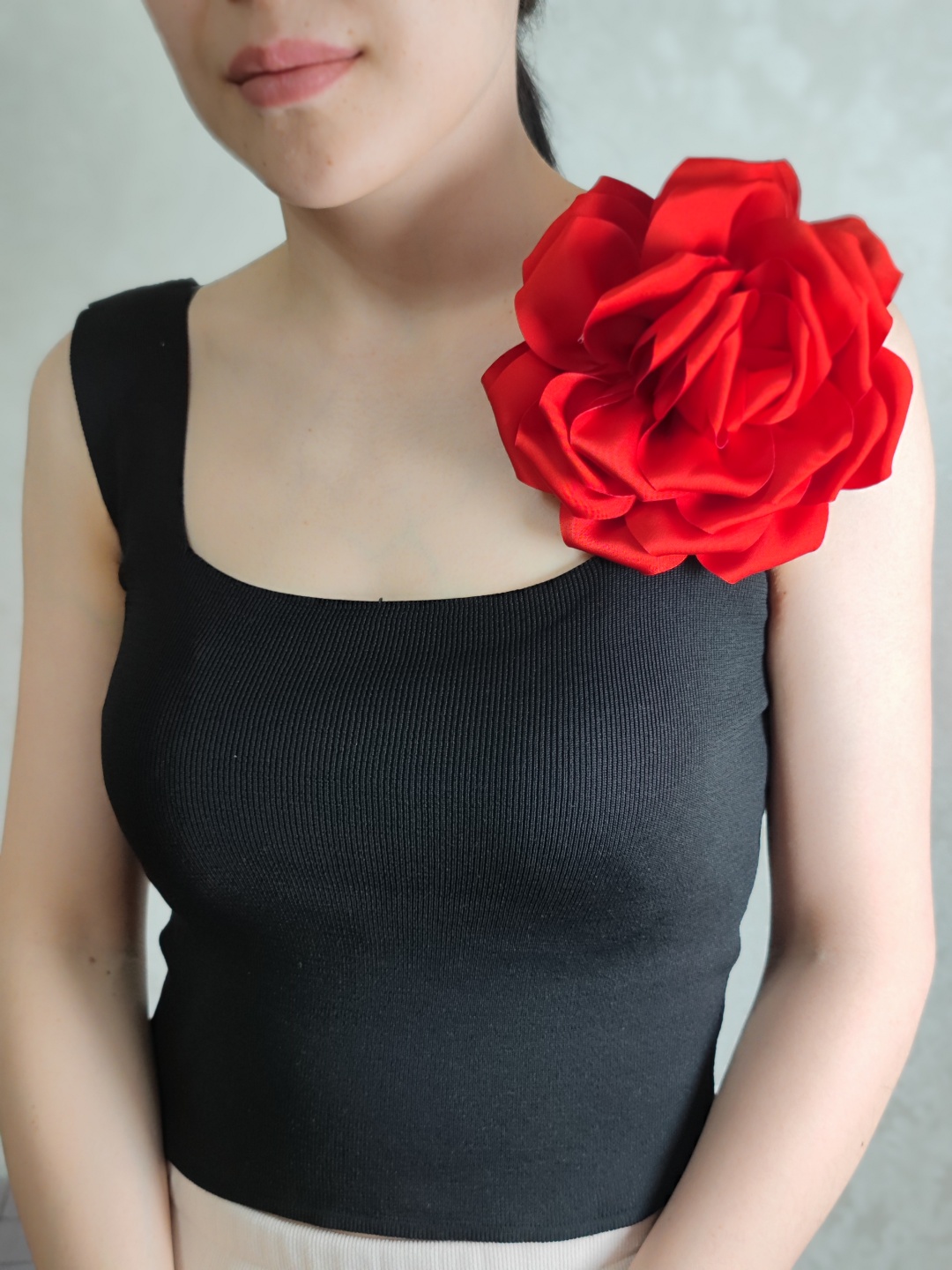 Брошь Dameli accessories искусственный шелк, без вставок