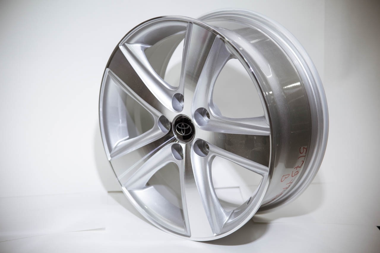 Wheels 5179 7x17/5x114.3 D73.1 ET33 серебристый
