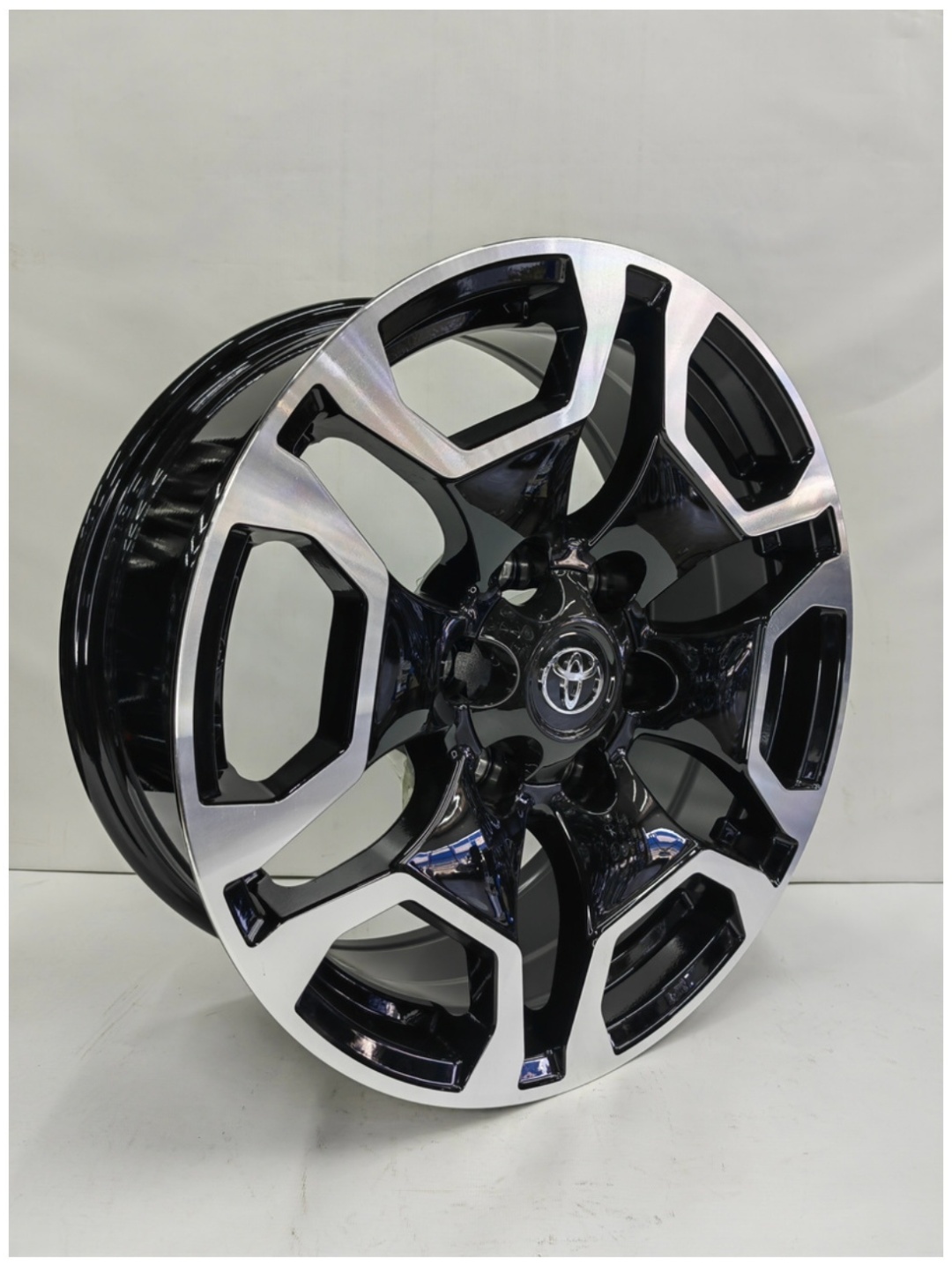 SSM 1665 7.5x18/6x139.7 D106.2 ET25 черный, серебристый