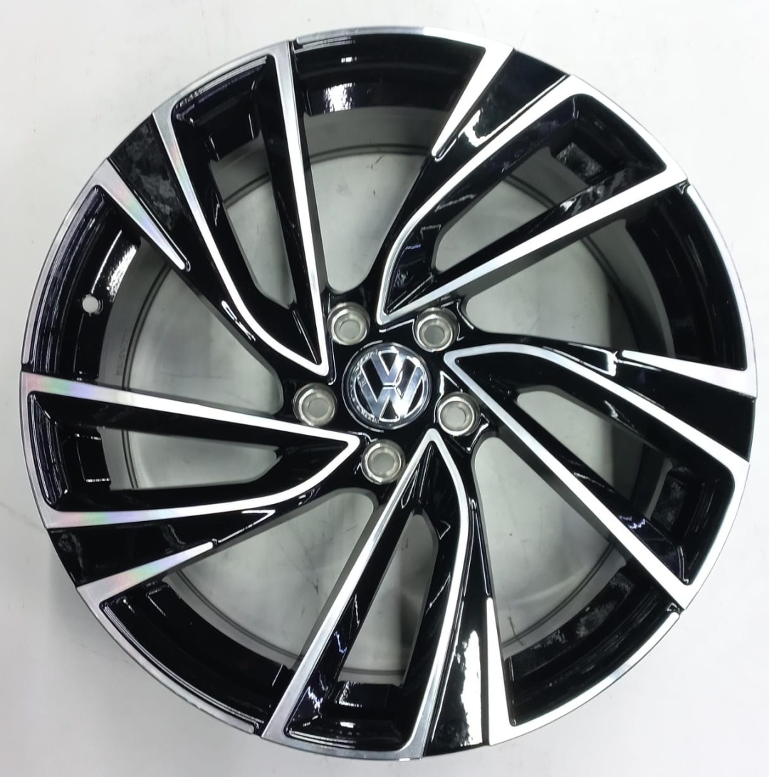 Volkswagen 5772 8x19/5x112 D57.1 ET45 черный, серебристый
