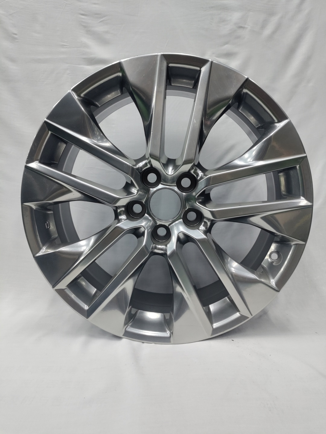 LKN 303393947 7.5x19/5x114.3 D67.1 ET40 графит