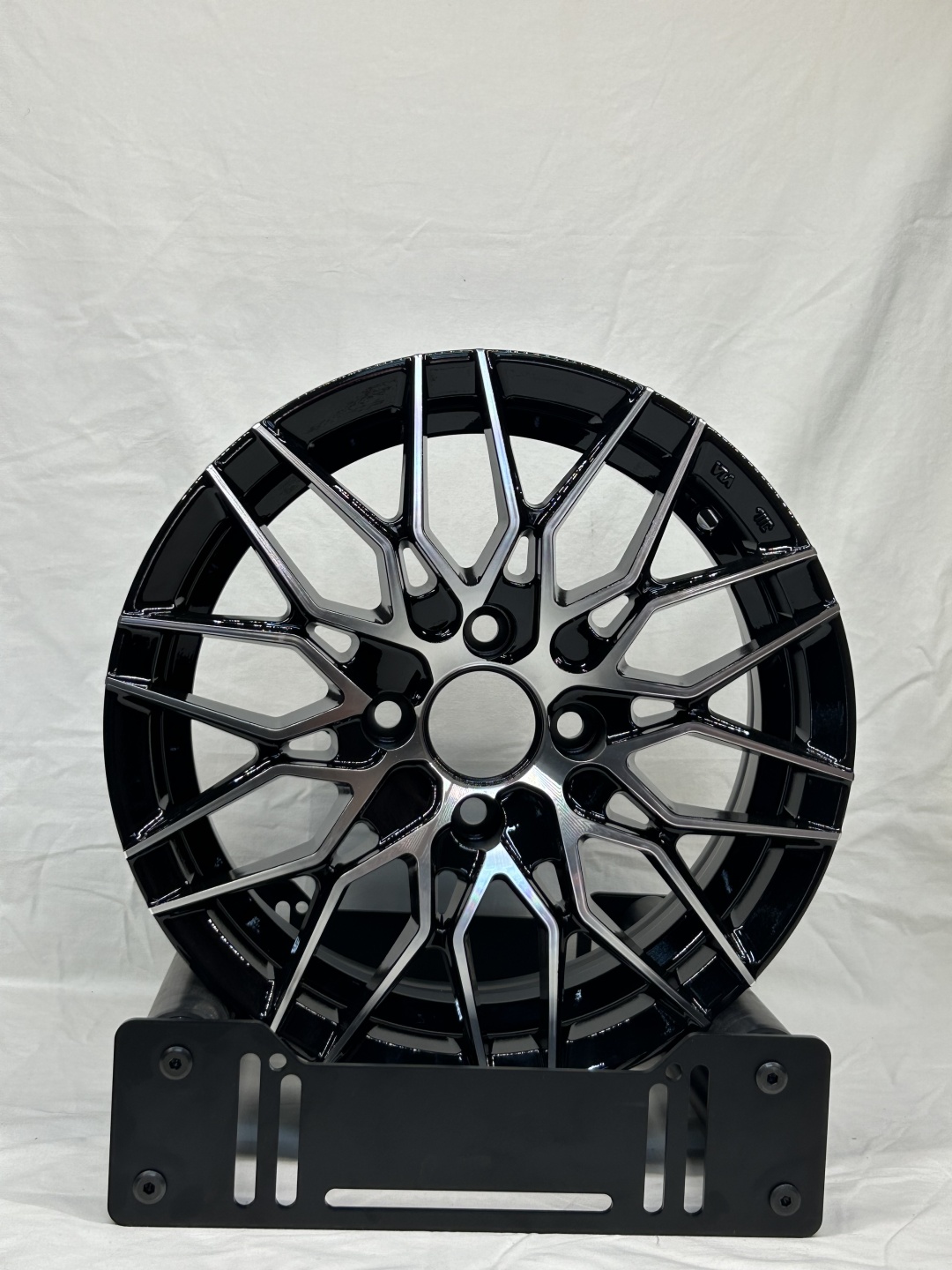 LKN Lkn3351 6x15/4x100 D67.1 ET35 4 диска черный, серебристый