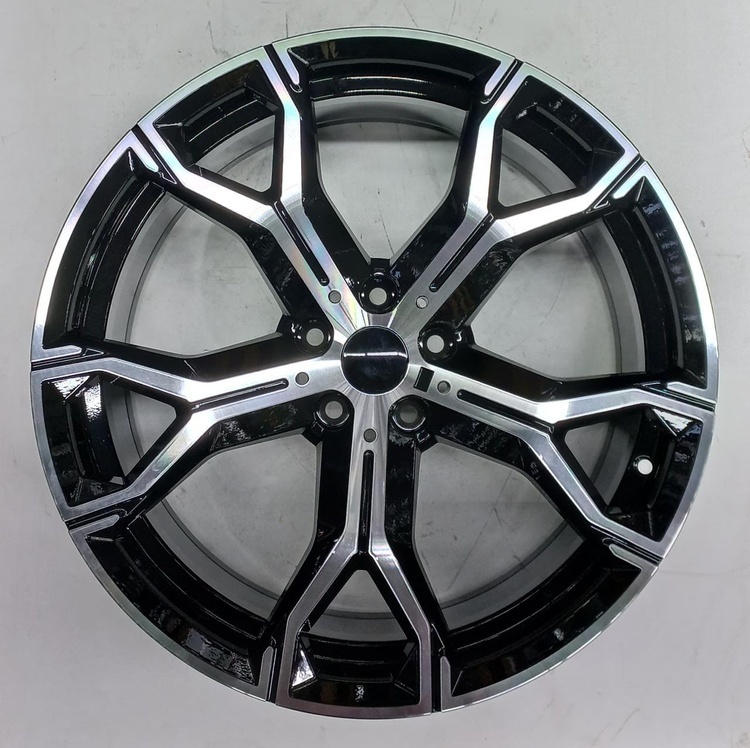 Auher 36996 9/10.5x20/5x112 D66.6 ET37 черный, серебристый