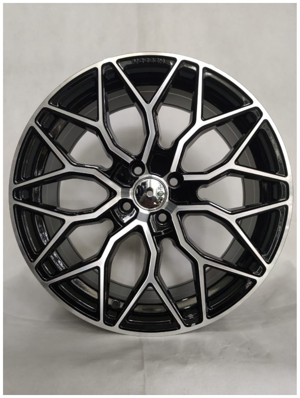 RS 788 7.5x17/4x100 D67.1 ET35 черный, серебристый