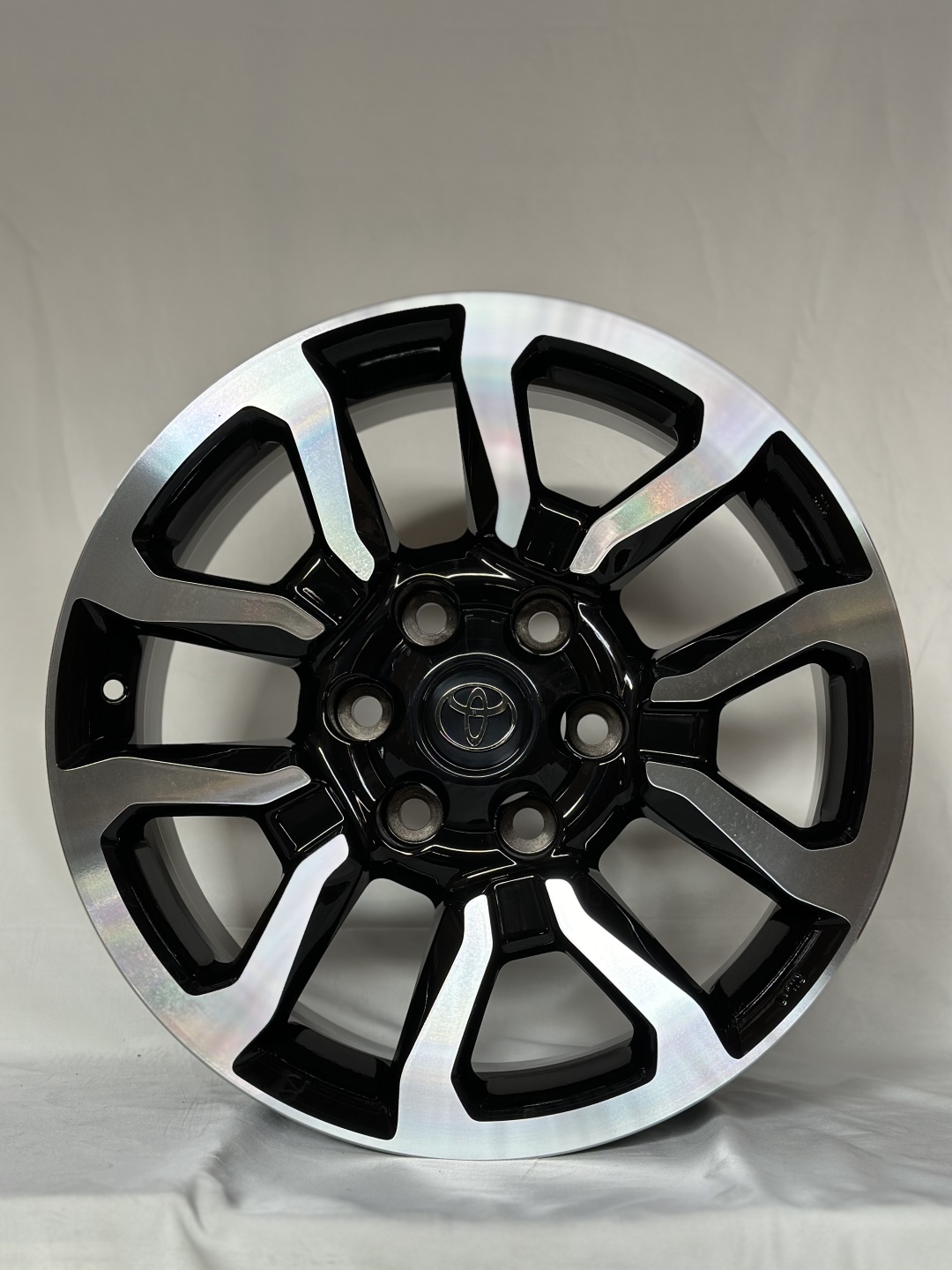Toyota 962D 7.5x18/6x139.7 D106.2 ET25 4 диска черный, серебристый