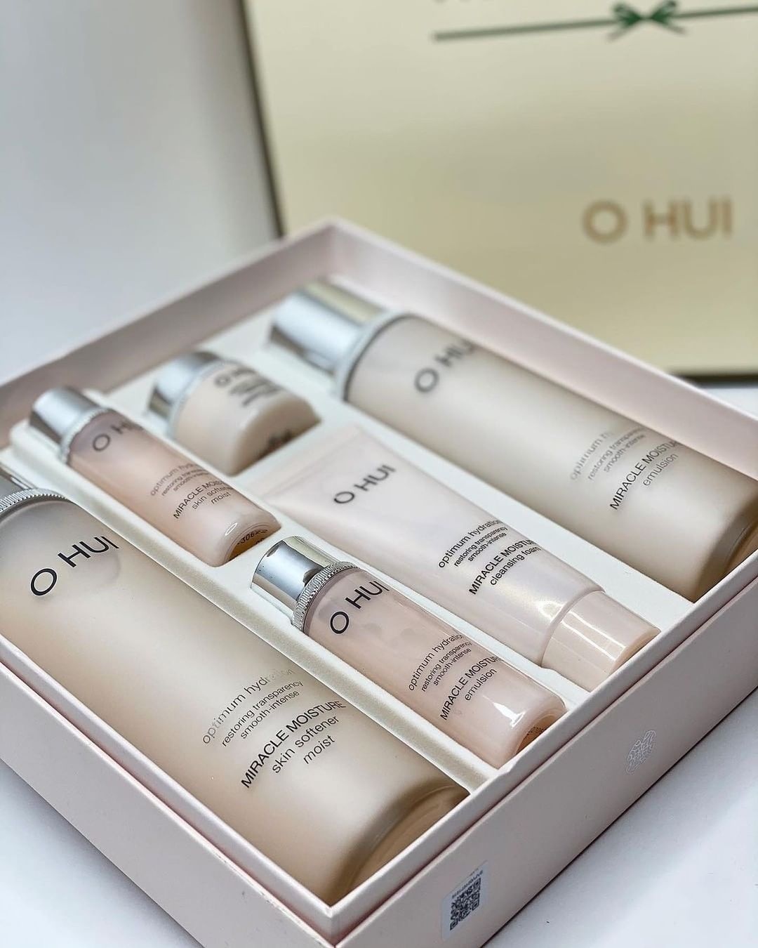 O HUI Miracle Moisture набор по уходу за лицом для женщин