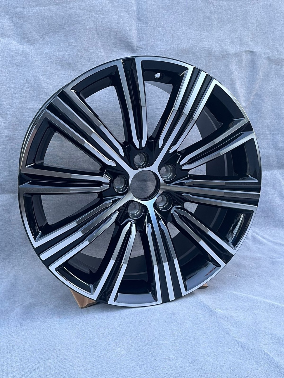 Makstton Tl0086 8x18/5x108 D63.4 ET42 черный, серебристый