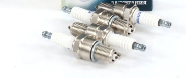 Свеча зажигания Riginal VLT517005