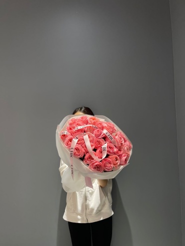 Chic flowers моно-букет с открыткой пионовидная роза 25 шт 50 см