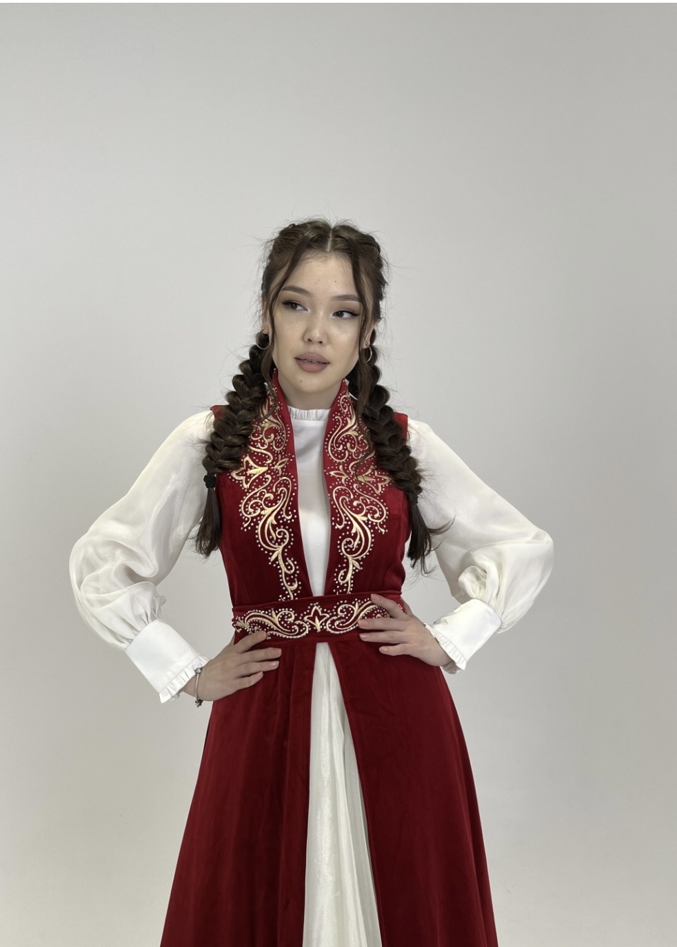 Национальный костюм красный