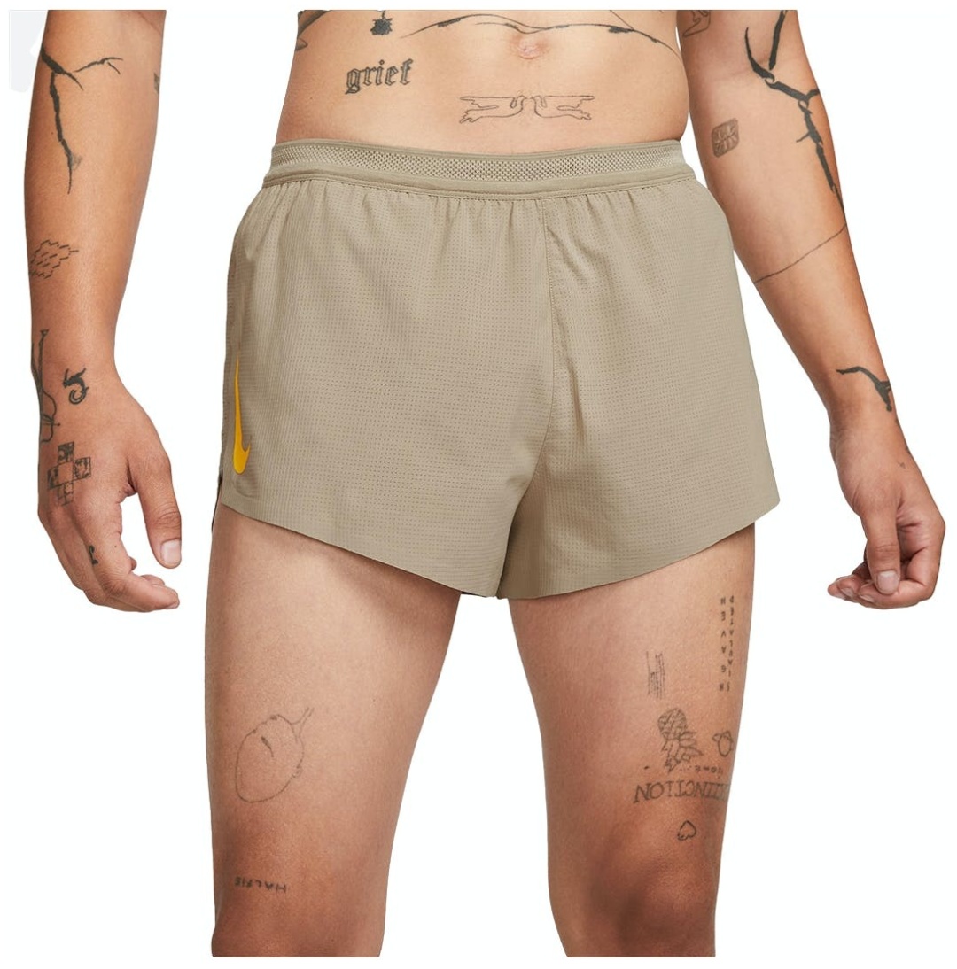 Спортивные шорты Nike бежевый