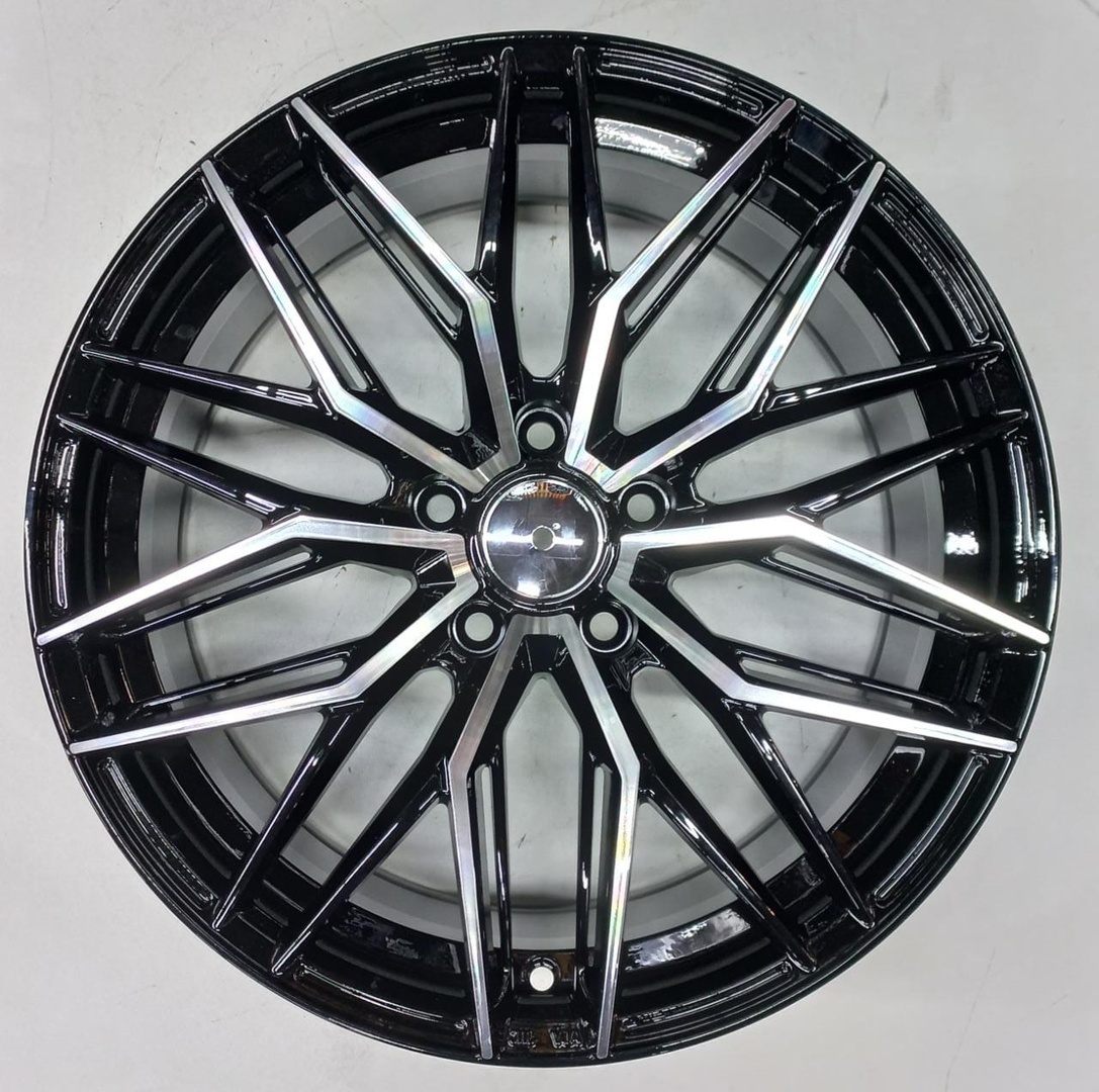 Kipardo BK 147-74 8.5x18/5x114.3 D67.1 ET35 черный, серебристый
