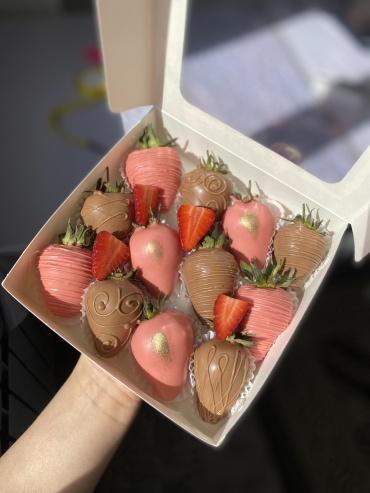 Клубника в шоколаде бокс 12шт 14*16