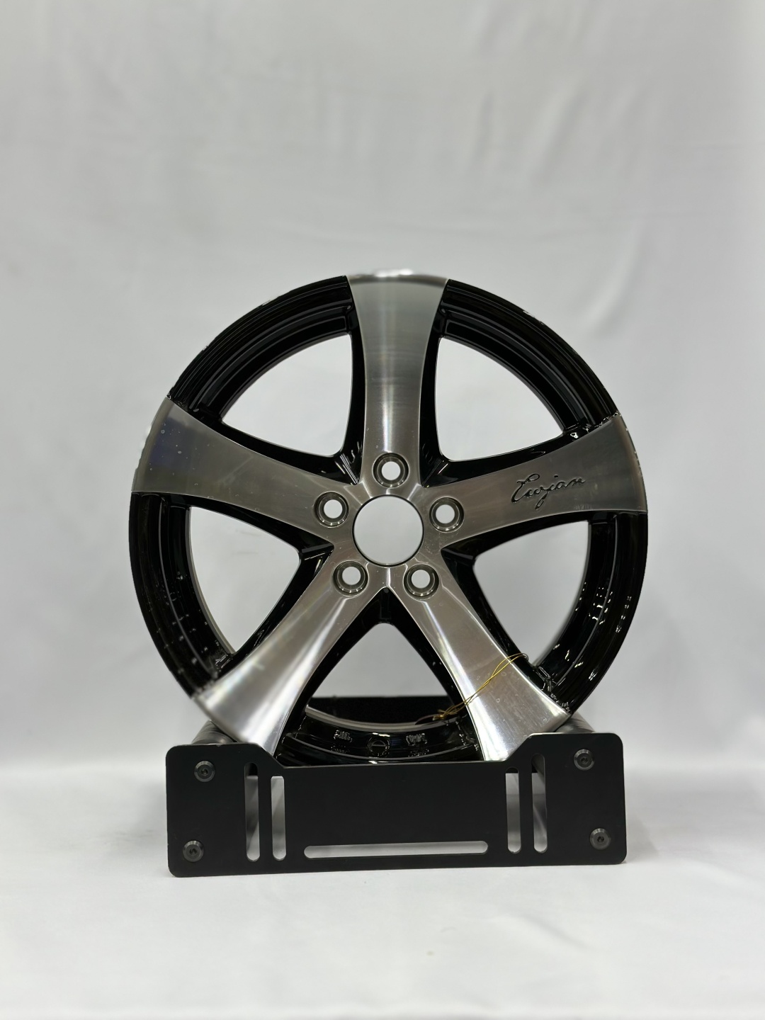 MH4534 7x15/5x114 d67.1 et35 черный серебристый 7x15/5x114.3 D67 ET35 4 диска черный, серебристый