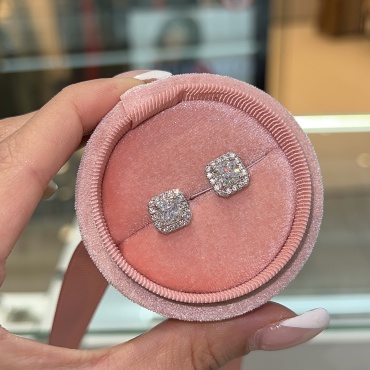 Пусеты Ipekyolu Jewellery 1 карат 1157-58/180823AY вес 2.5 г серебро, муассанит