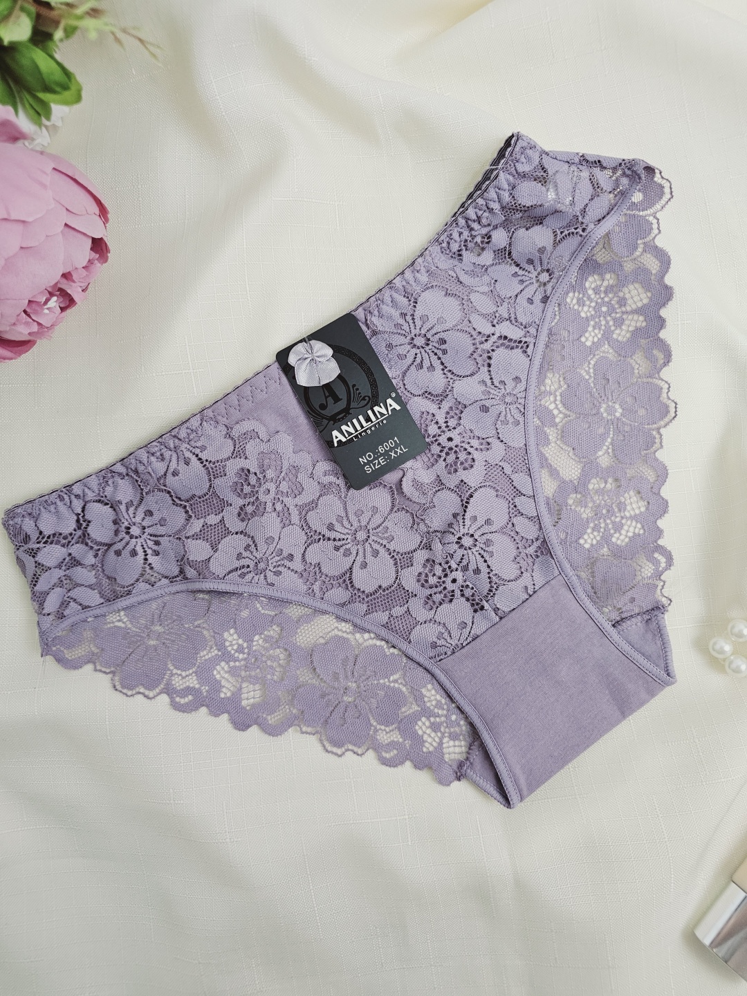 Анасының бөкселерінен труси