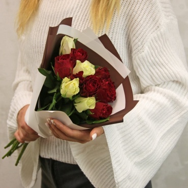Leto Flowers моно-букет в оформлении роза 11 шт 50 см