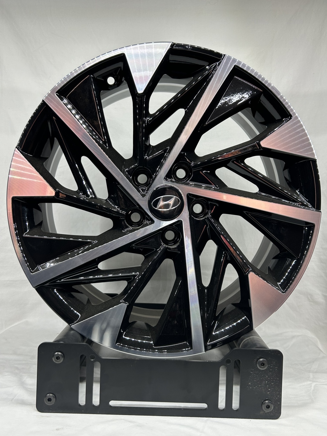 LKN Lkn0501 7.5x18/5x114.3 D67.1 ET45 4 диска черный, серебристый