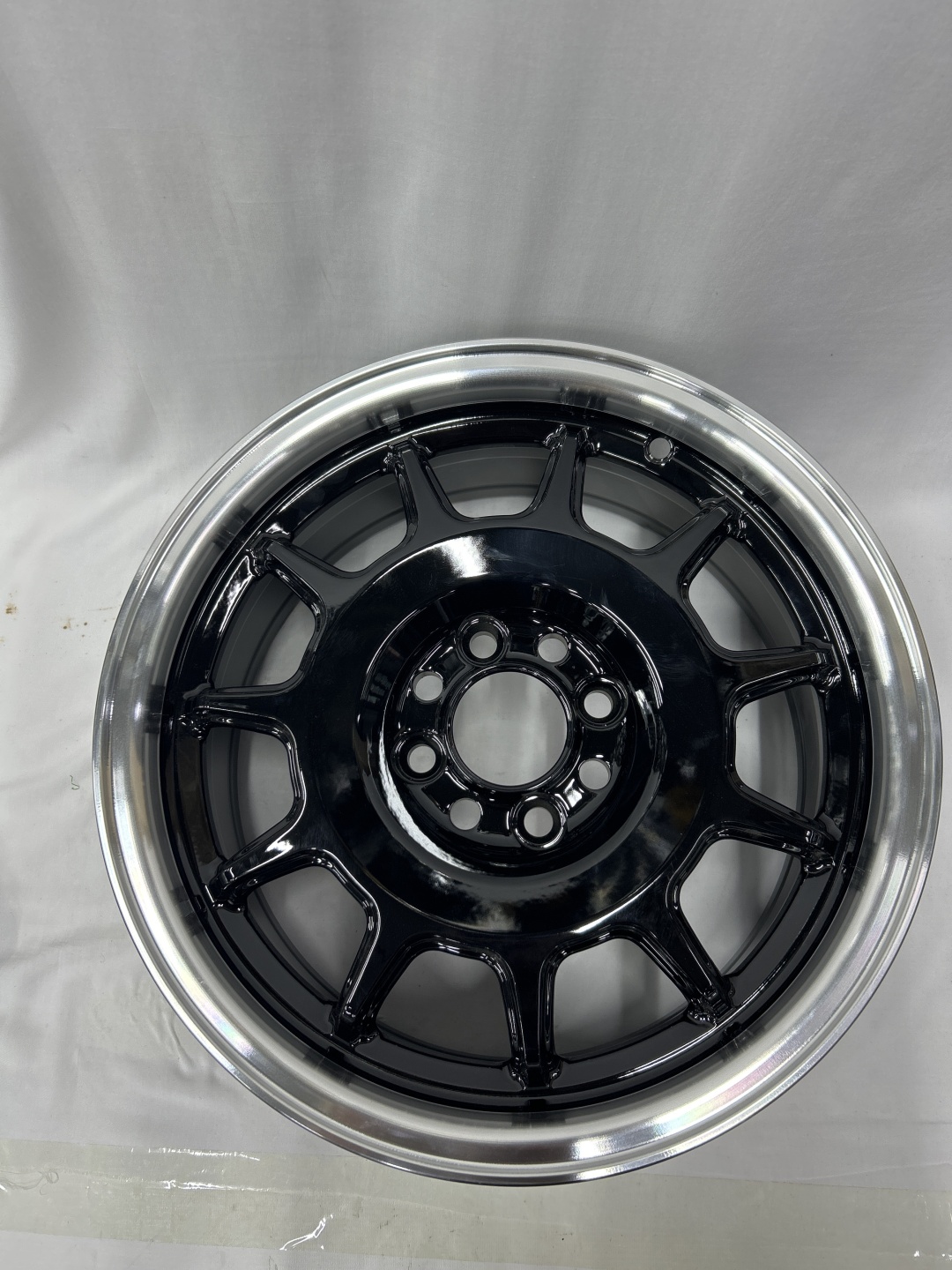 LKN 3008 6.5x15/4x100 D73.1 ET40 черный, серебристый