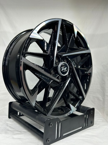 LKN 0296 7.5x18/5x114.3 D67.1 ET45 4 диска черный, серебристый