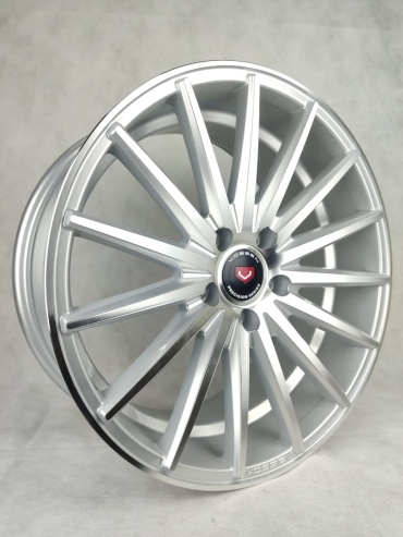 Vossen VFS-2 8x18/5x114.3 D73.1 ET35 4 диска серебристый