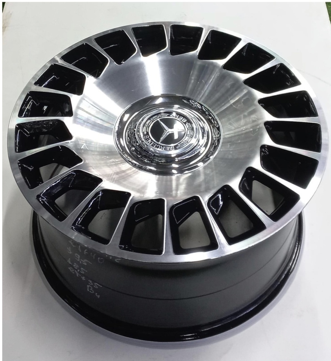 ACQ SS4921 8.5/9.5x19/5x112 D66.6 ET35.4 черный, серебристый
