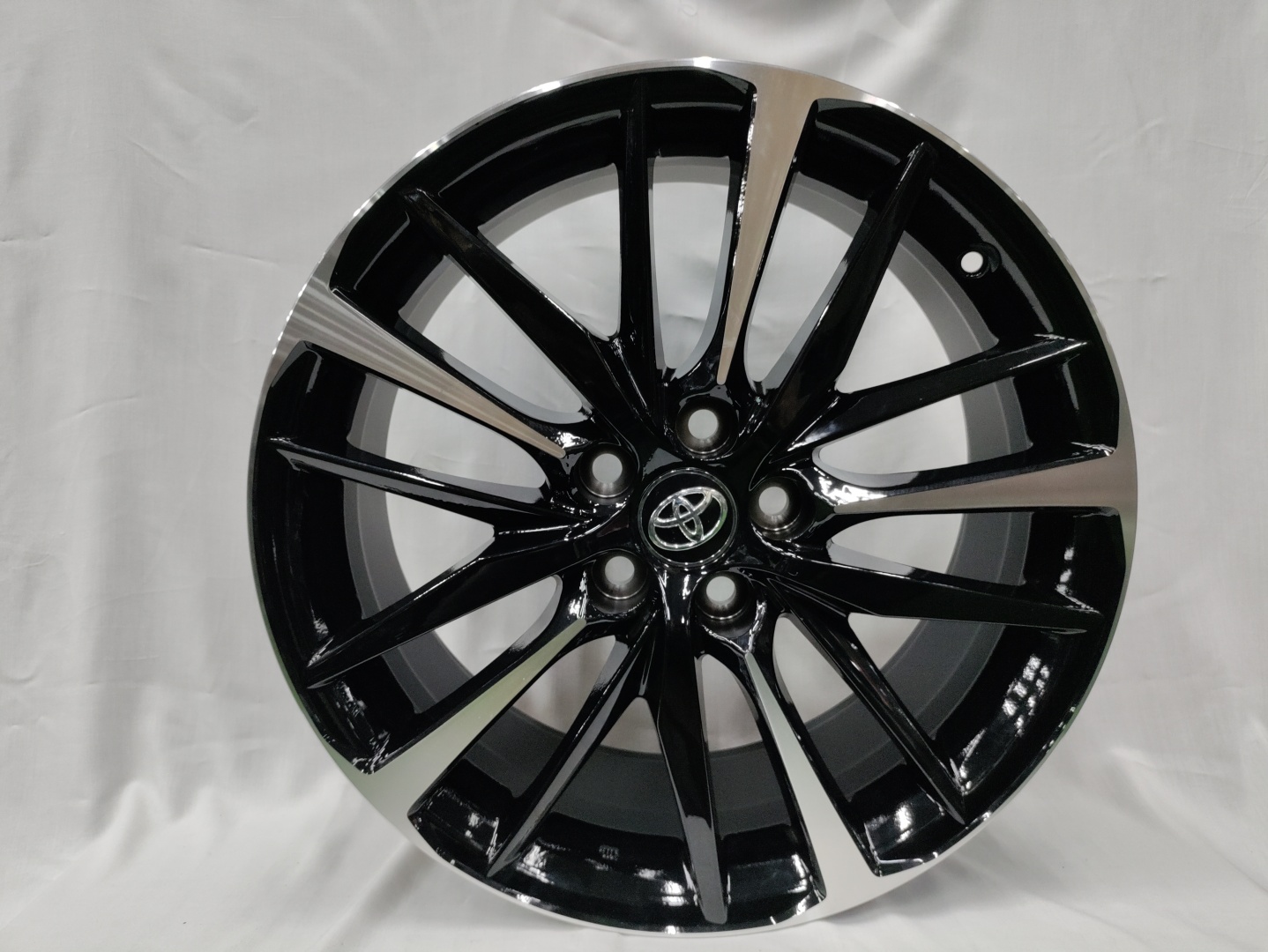 LKN Lkn457 8x19/5x114.3 D60.1 ET50 серебристый, черный