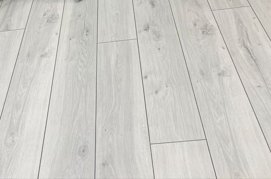Ламинат VIVA FLOOR Black Label Крофт снежный 32 класс, толщина 8 мм