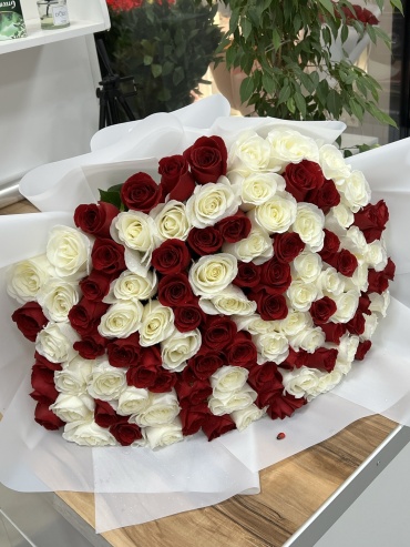 Flowers Center Astana моно-букет с открыткой роза 101 шт 60 см