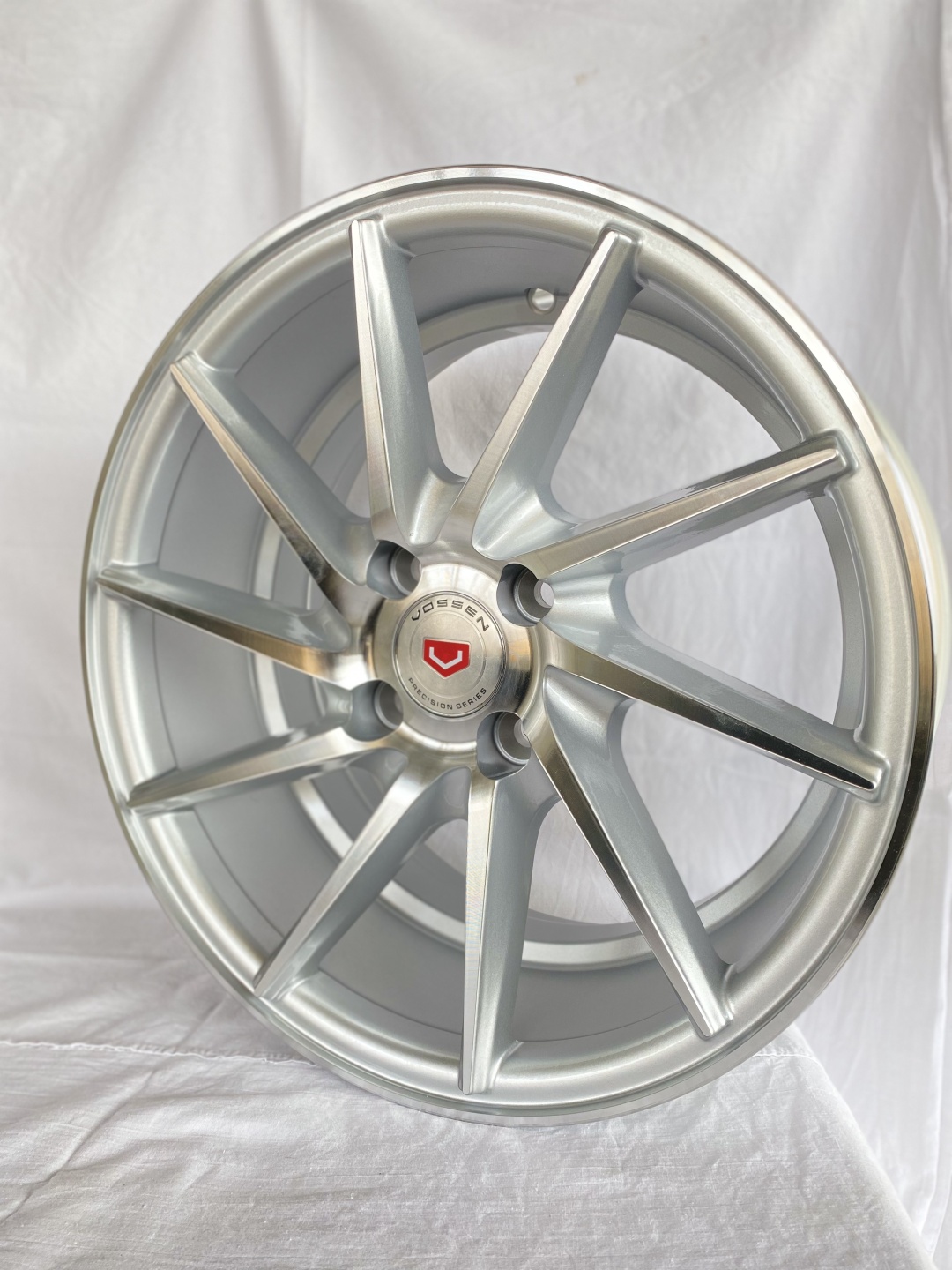 Vossen 0885SP 7x15/4x98 D58.6 ET35 серебристый