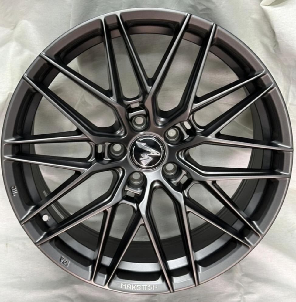 BW GT12 8.5x19/5x114.3 D73.1 ET38 графит