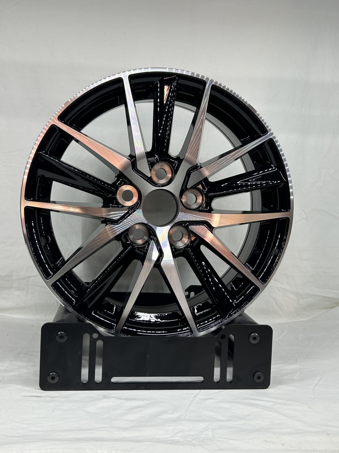 LKN Lkn166174 6.5x16/5x114.3 D60.1 ET40 4 диска черный, серебристый