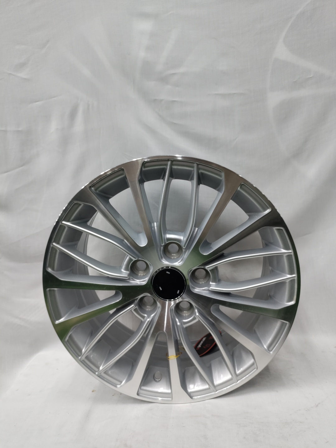 LKN Lkn677 6.5x16/5x114.3 D60.1 ET45 серебристый