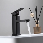 Смеситель для раковины (умывальника) 018, поворотно-нажимной