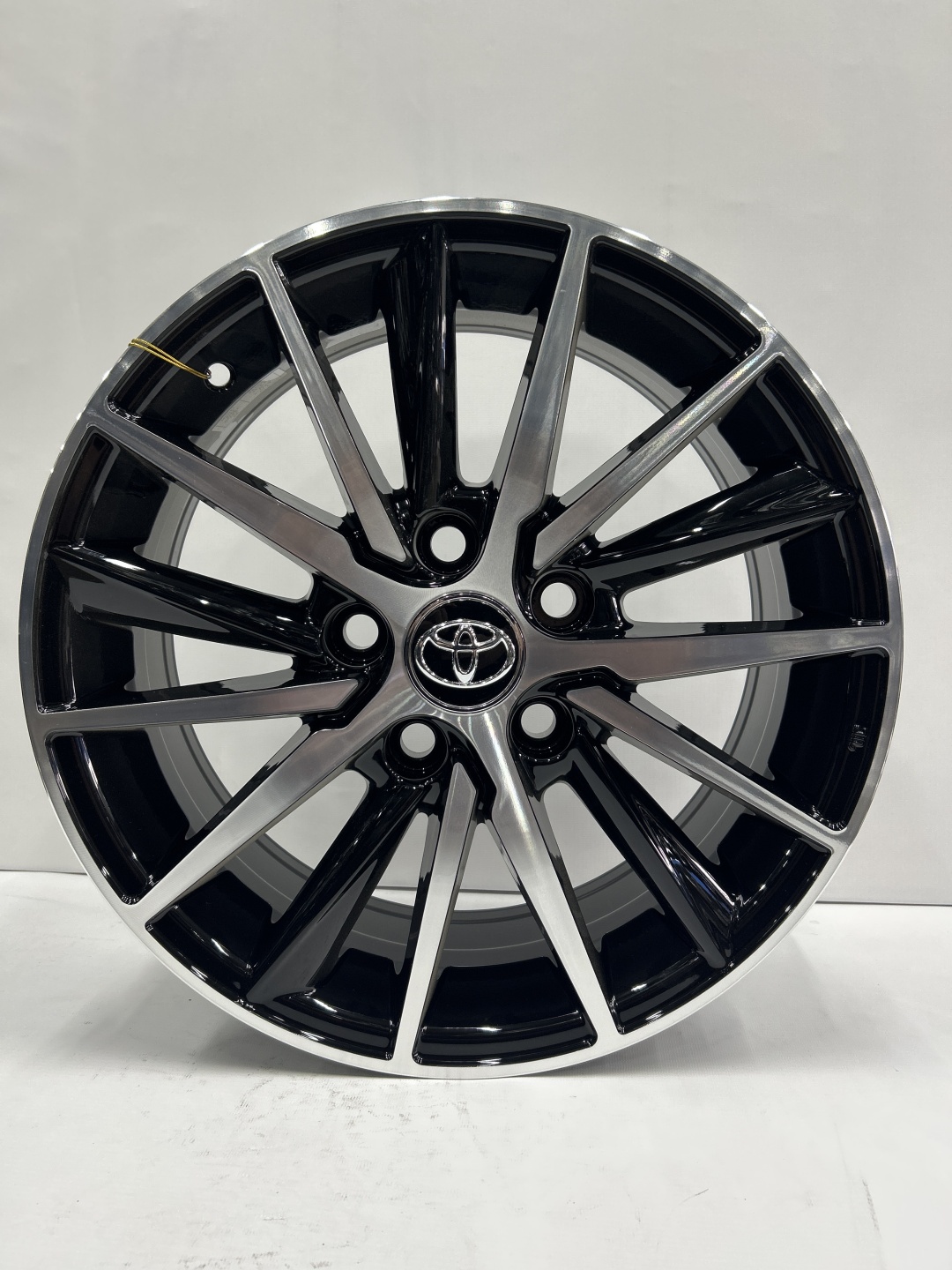 SSM 567 6.5x16/5x114.3 D60.1 ET40 черный, серебристый