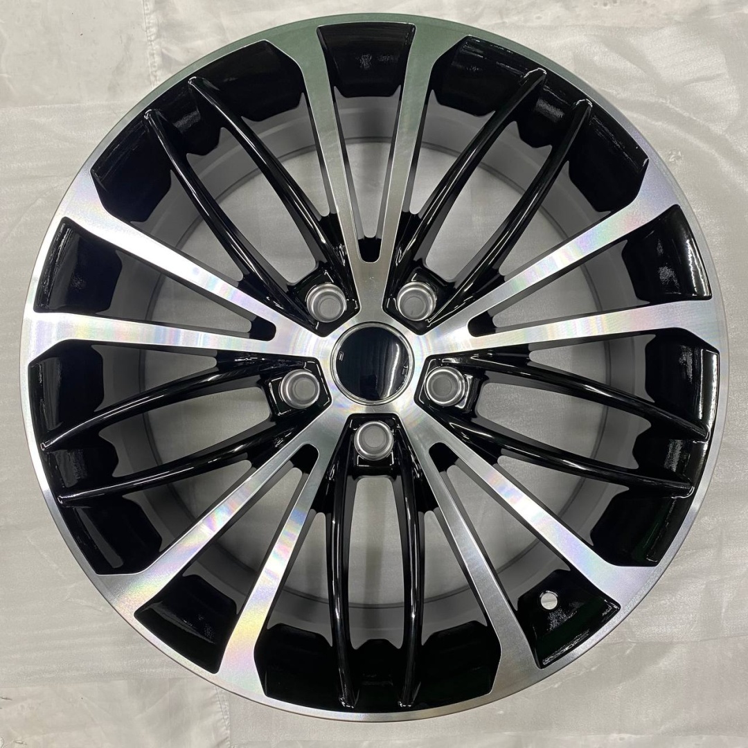 DIVAD YL51053 8x18/5x114.3 D60.1 ET45 4 диска черный, серебристый