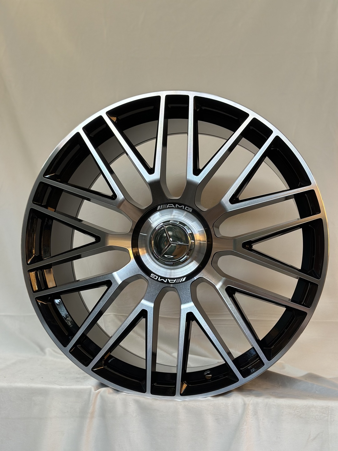 Mercedes-Benz 932dD 10/11x21/5x112 D66.56 ET42 4 диска черный, серебристый
