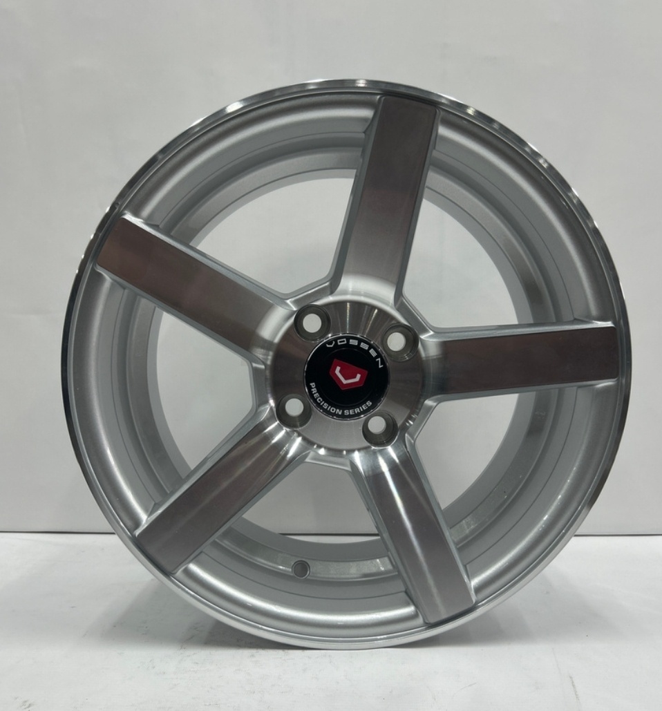 Vossen 5643 7x15/4x100 D67.1 ET35 серебристый