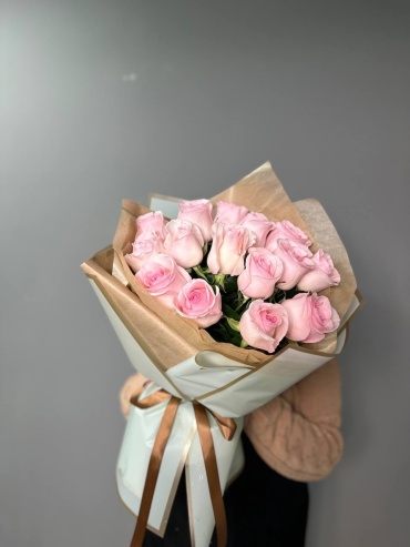 LULU flowers моно-букет в оформлении роза 15 шт 50 см