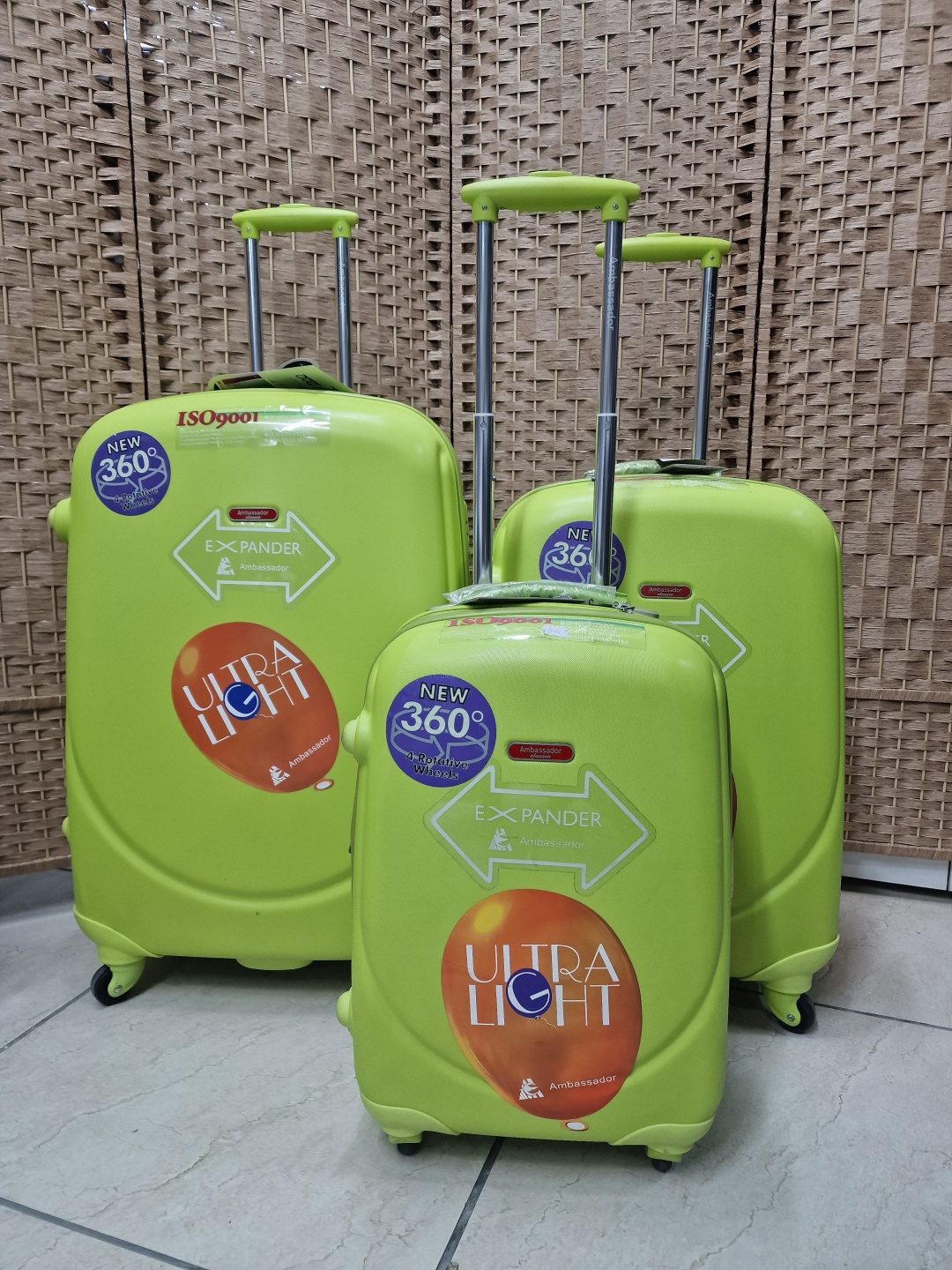 Комплект чемоданов Ambassador K1758503 поликарбонат 231 л салатовый