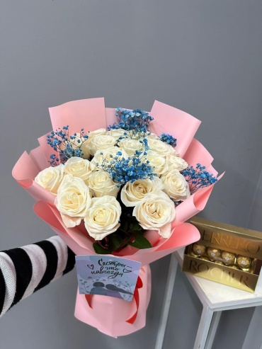 Floria.kz моно-букет со сладостями роза 19 шт 50 см